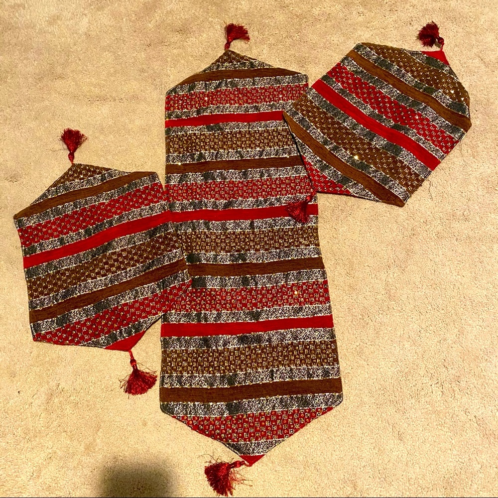3 Piece Fancy Table Runner & Placemat Set